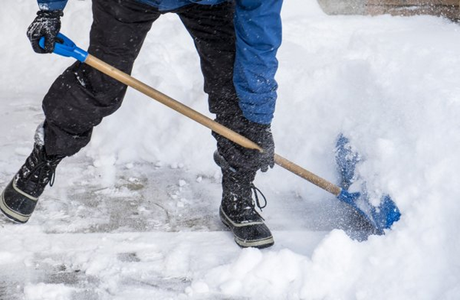 Расчистка придомовых территорий от снега–обязанность самих граждан