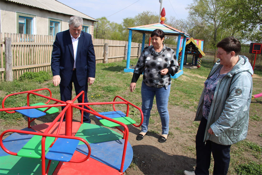 На территории детского сада «Рассвет» в Плёсо-Курье обустроена новая детская площадка