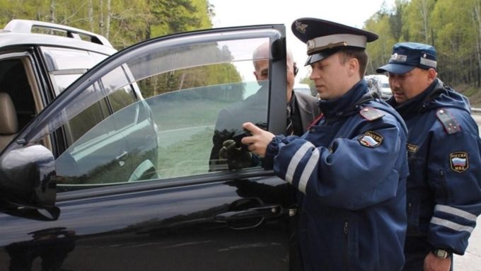 Штрафы за тонировку стёкол автомобиля предложили отменить в Госдуме