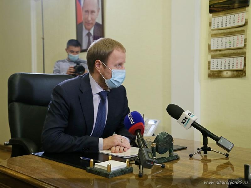 Губернатор Виктор Томенко дал большое интервью телеканалам Алтайского края Губернатор Виктор Томенко дал большое интервью телеканалам Алтайского края