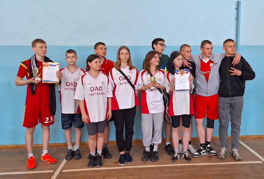 В Хабарской СОШ №2 состоялся турнир по волейболу памяти Виктора Протасова, погибшего на СВО