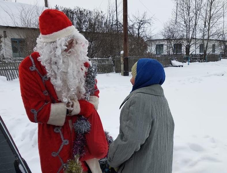Жители Мичуринского вспоминают поздравления Деда Мороза и Снегурочки и поздравляют всех со Старым Новым годом