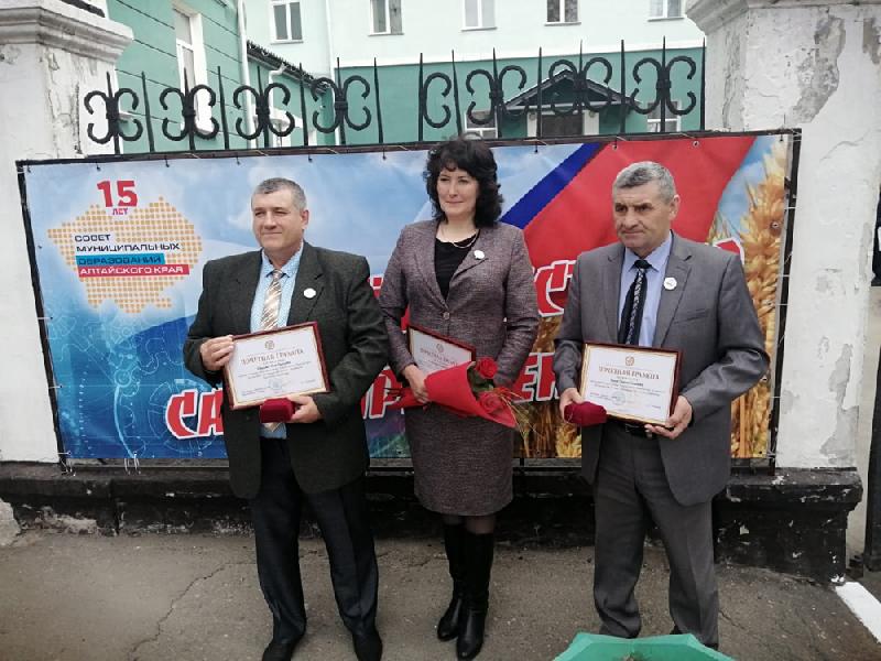 Представители органов местного самоуправления Хабарского района награждены краевыми наградами