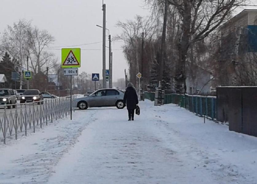 И тротуар расчистят тоже: хабарские дорожники продолжают борьбу со снегом