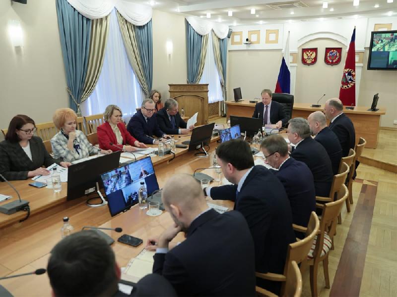 Губернатор Алтайского края внес на рассмотрение депутатов законопроект о расширении мер поддержки многодетных семей Губернатор Алтайского края внес на рассмотрение депутатов законопроект о расширении мер поддержки многодетных семей