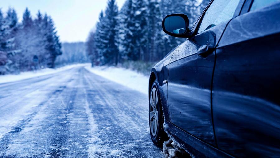 Будьте внимательны на зимних дорогах, особенно в новогодние праздники!