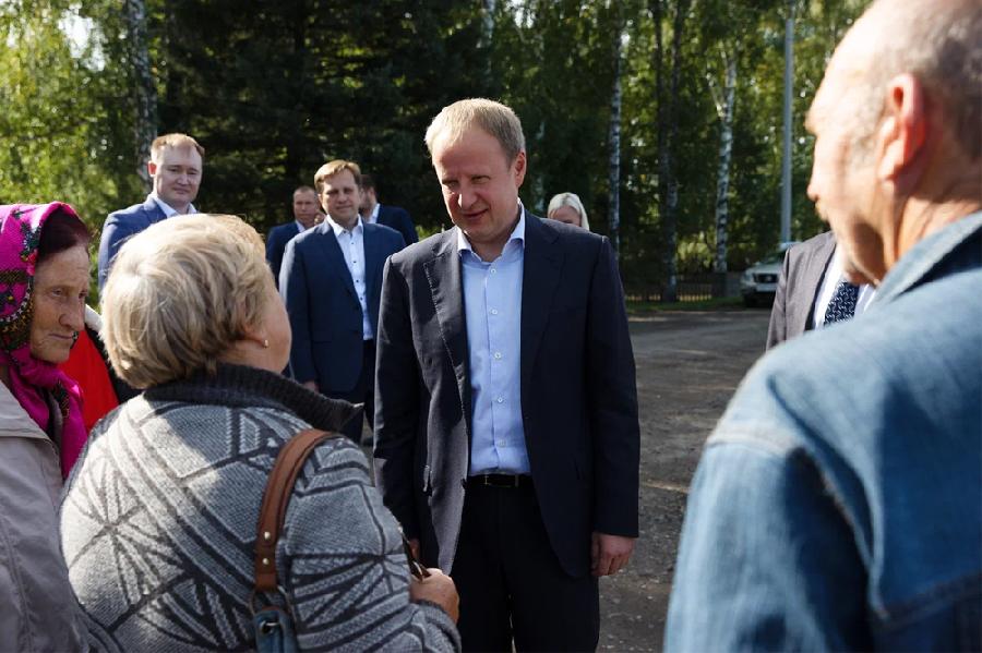 Губернатор Томенко проверил газификацию и медобслуживание в Косихинском районе