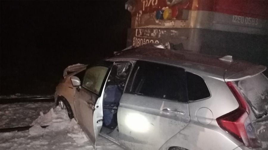 В Алтайском крае погибли два человека в аварии на железнодорожном переезде