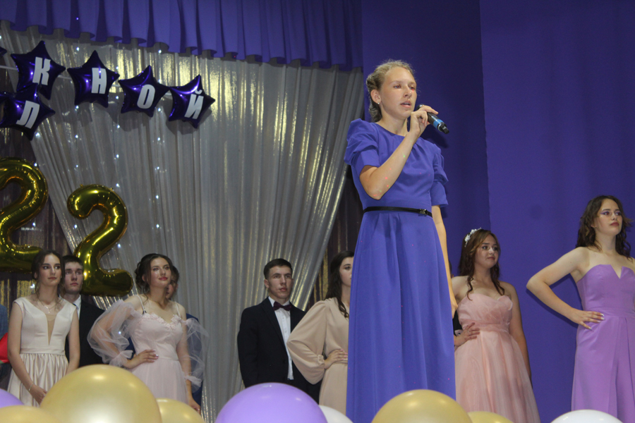 «Новая волна-2022»: в Хабарском Доме культуры состоялся выпускной вечер для одиннадцатиклассников ХСШ №2