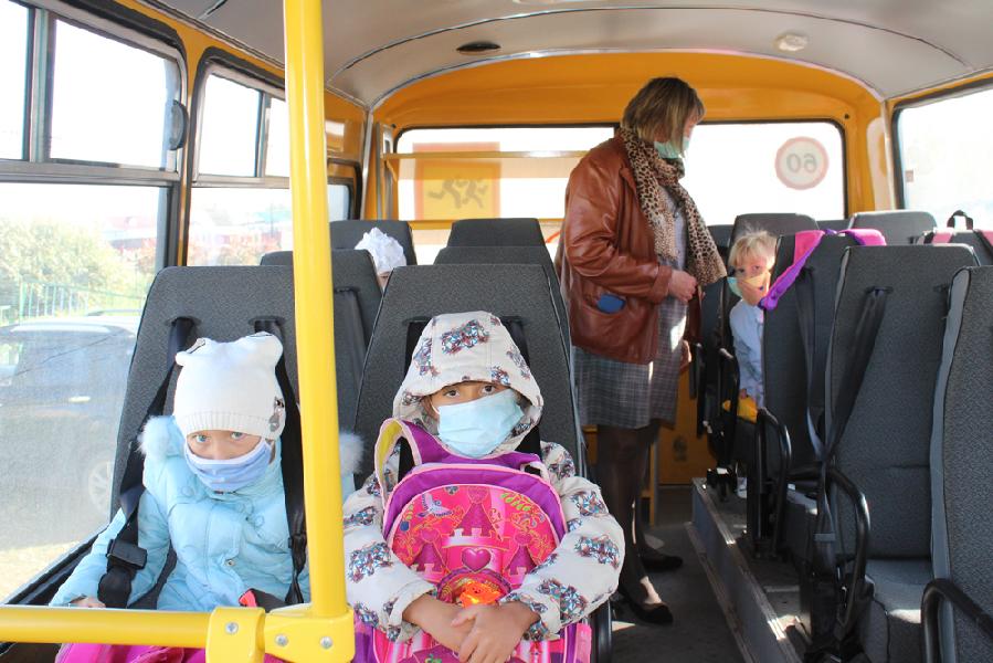 В школу-на автобусе: как осуществляется подвоз детей в Хабарском районе