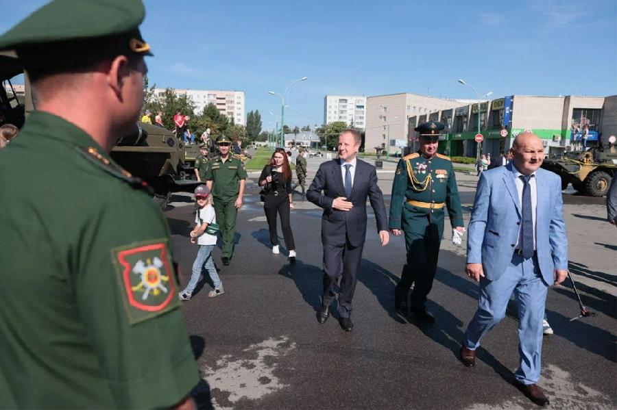  В День Государственного флага губернатор Томенко побывал в ракетной дивизии ЗАТО  Сибирский