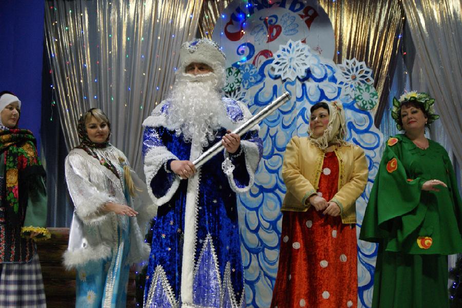 В волшебный новогодний колодец окунули зрителей артисты Хабарского ДК