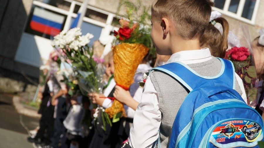 Жители Алтайского края могут помочь детям из ЛНР собраться в школу