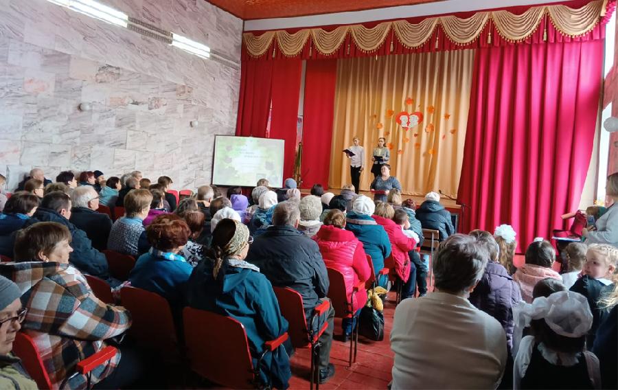 Праздник для бабушек и дедушек организовали в Хабарской СОШ № 2 