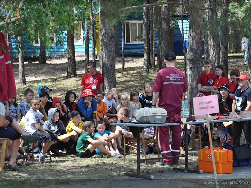 Около 200 школьников Алтайского края прошли обучение по оказанию первой помощи пострадавшим в ДТП