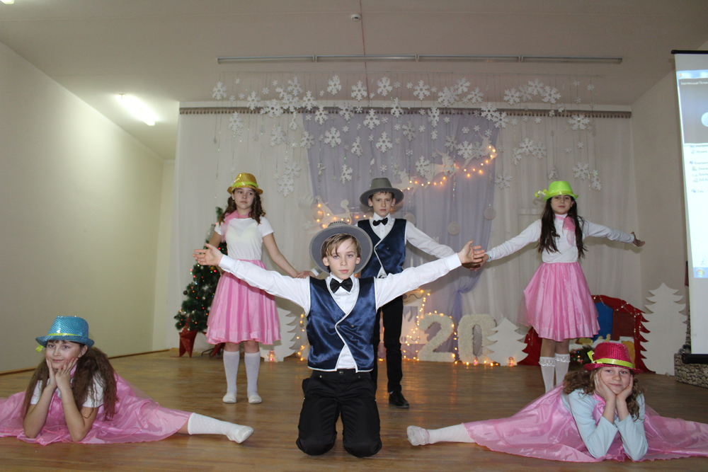 Рождество встречают "иностранцы": в Хабарском районе состоялся конкурс чтецов на иностранном языке