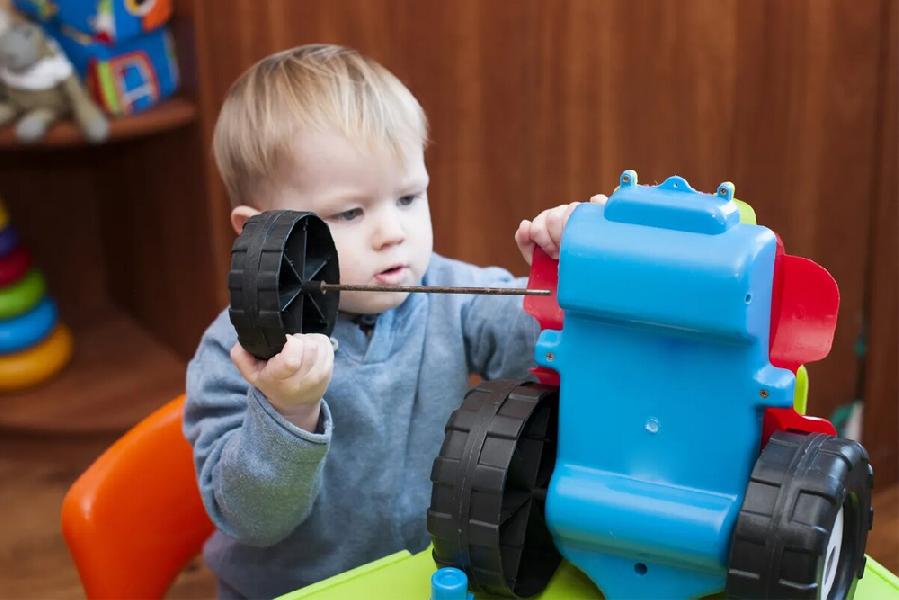 Чем опасны игрушки не по возрасту? Чем опасны игрушки не по возрасту?