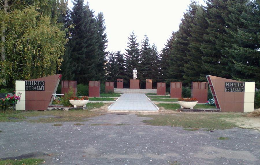 В Мартовке реконструируют мемориал