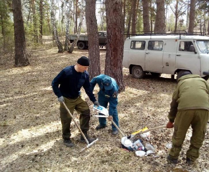 Сотрудники пожарной части навели порядок в местах отдыха хабарцев Сотрудники пожарной части навели порядок в местах отдыха хабарцев