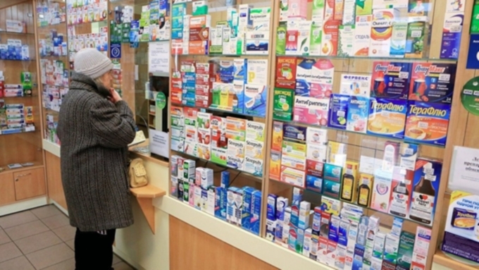 Почти половина россиян экономят на лекарствах