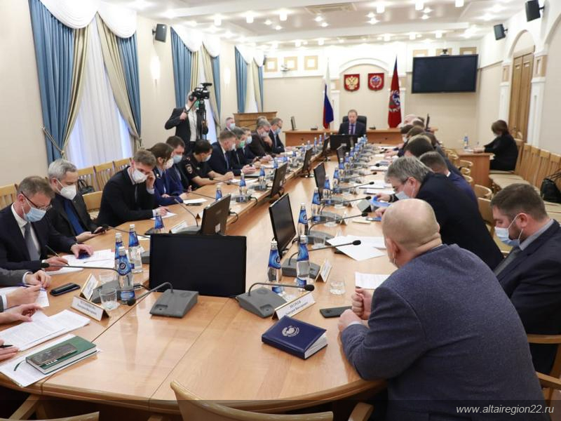 В Алтайском крае не будут вводить запрет на проведение новогодних мероприятий 