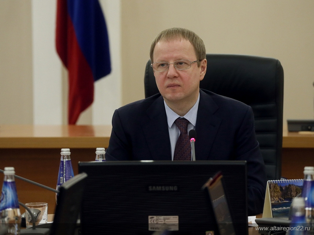 Губернатор Алтайского края Виктор Томенко поручил профильным органам власти принять необходимые меры в связи с предстоящим резким потеплением