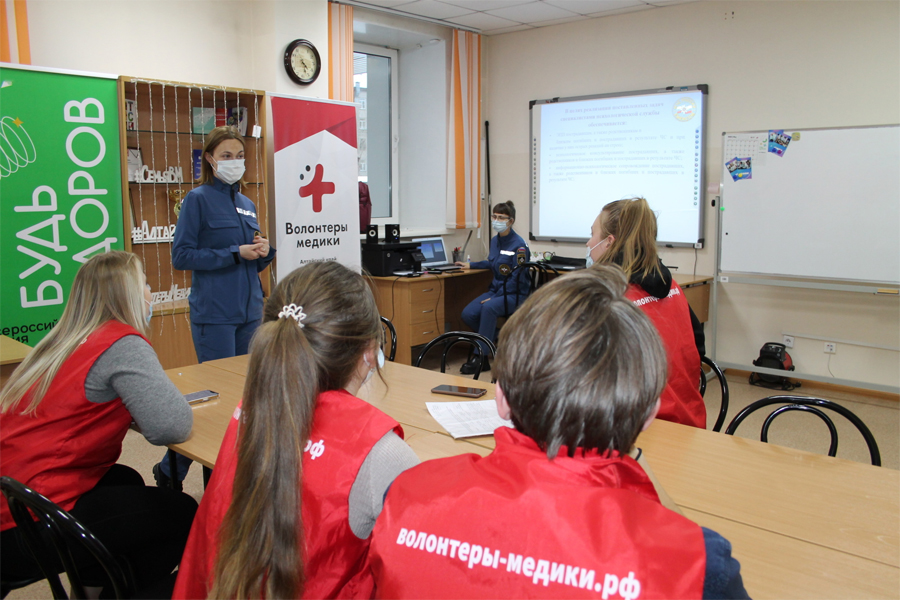Волонтеры-медики Алтайского края переходят на усиленный режим работы 