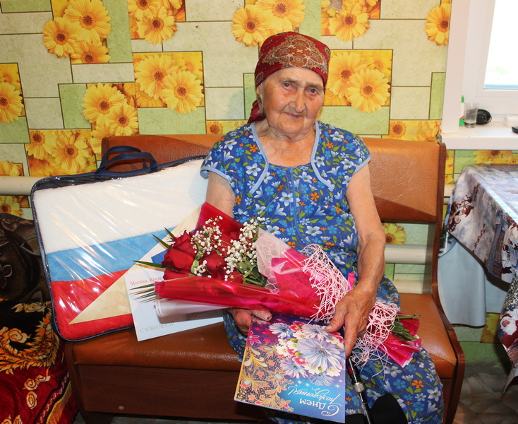 90-летний юбилей отметила жительница п. Алексеевка Валентина Петровна Рябко