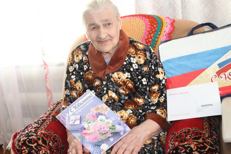 "В войну не до гуляний было, а теперь можно!" - сказала в день своего 95-летия хабарская долгожительница
