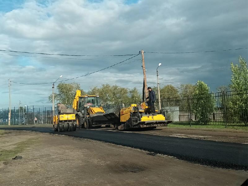 В Хабарах по ул. Кайгородова асфальтируют дорогу