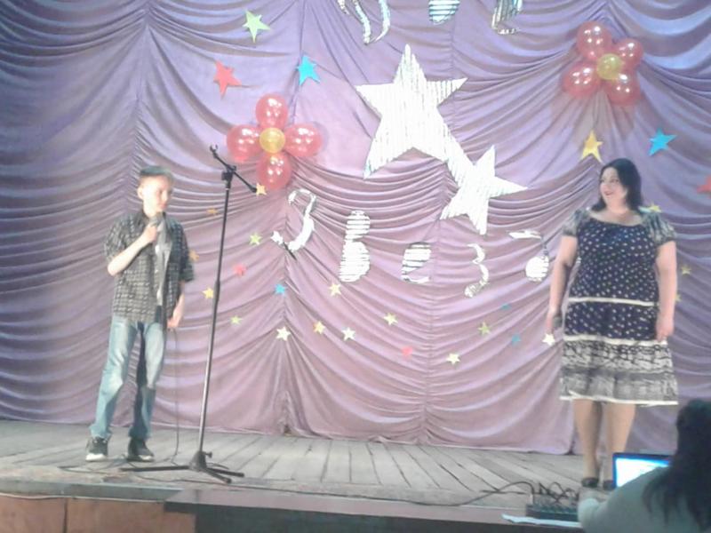 В Новоильинском КДЦ состоялось праздничное шоу «Две звезды»