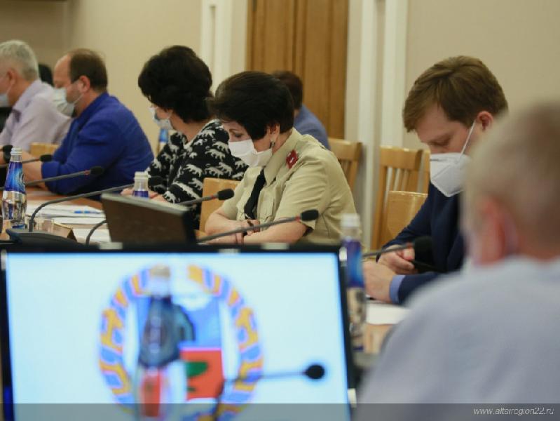 Губернатор Виктор Томенко провёл оперативное совещание в связи с ростом количества инфицированных в Алтайском крае