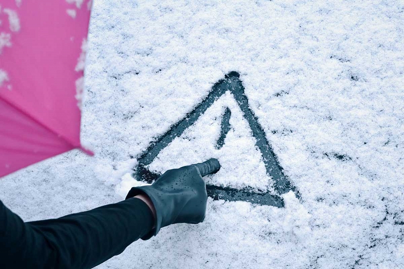 Жителей Алтайского края предупреждают о снегопадах и гололедице
