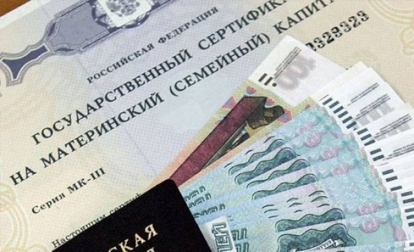 По ежемесячным выплатам из средств материнского капитала в ходе прямой линии консультировали эксперты Пенсионного фонда