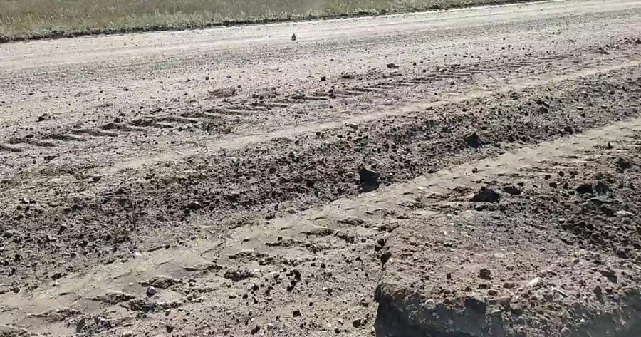 Жители Новоильинки жалуются на ужасное состояние трассы «Новоильинка – Хабары» после очередного  грейдирования