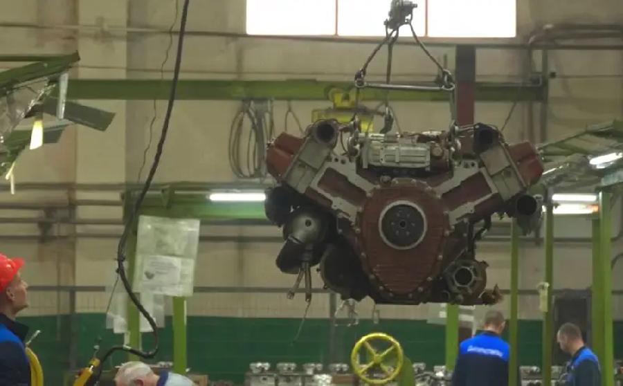 Барнаульский завод отгрузил заказчику партию двигателей для боевых маш