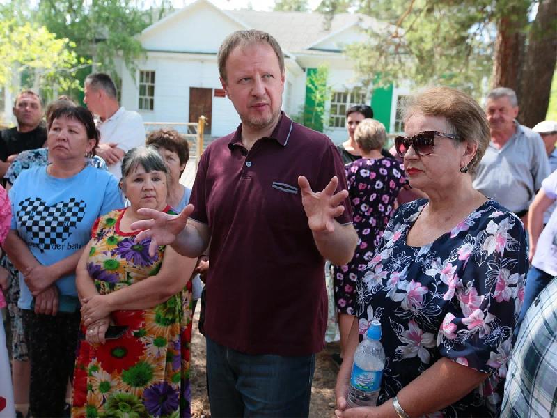 Губернатор Виктор Томенко проконтролировал, как тушат крупный лесной пожар в Егорьевском районе Губернатор Виктор Томенко проконтролировал, как тушат крупный лесной пожар в Егорьевском районе