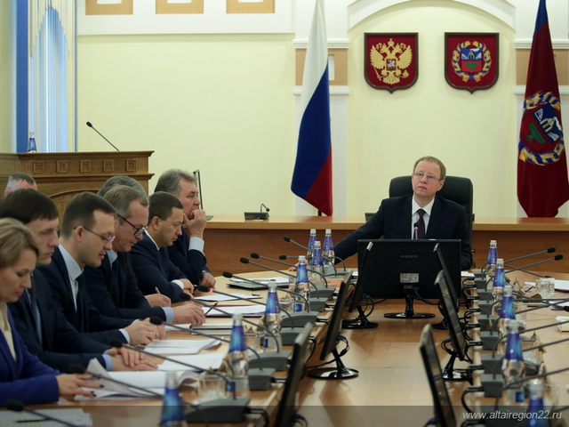 Губернатор Алтайского края Виктор Томенко поручил разработать комплекс мер по предотвращению гибели людей на пожарах