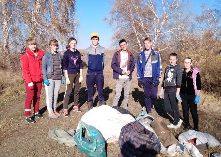 Коллектив Хабарской школы № 2 провёл акцию "Чистый берег"
