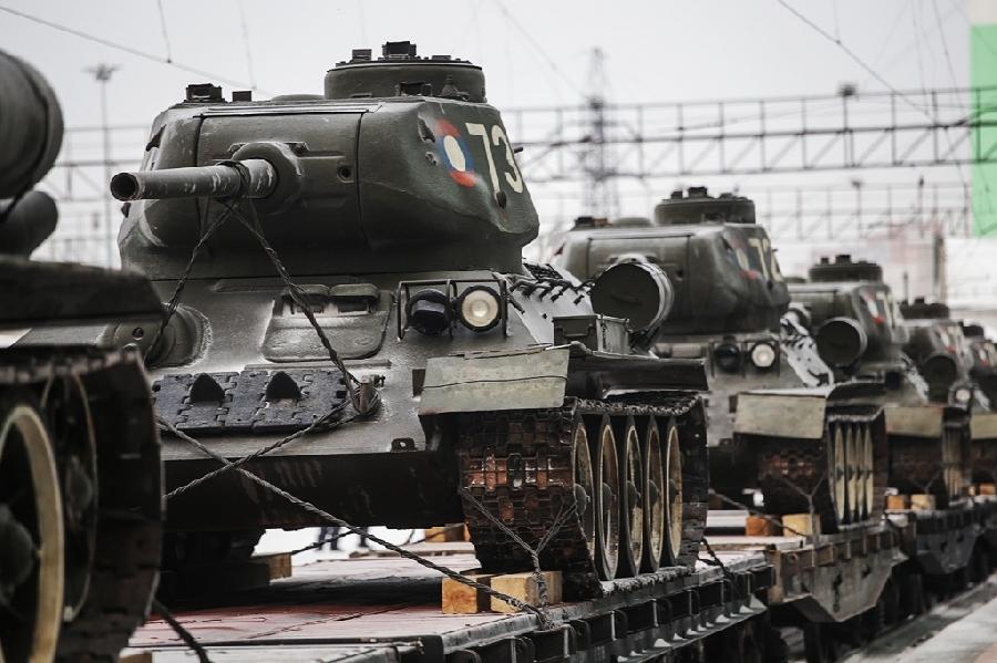 Легендарные танки Т-34 встретили в Новосибирске