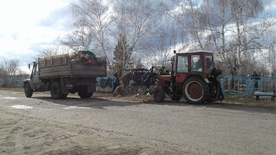 Привели в порядок, помянули родных