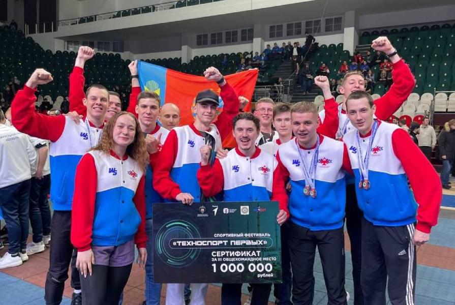 Алтайские киберспортсмены выиграли миллион рублей на фестивале в Грозном Алтайские киберспортсмены выиграли миллион рублей на фестивале в Грозном