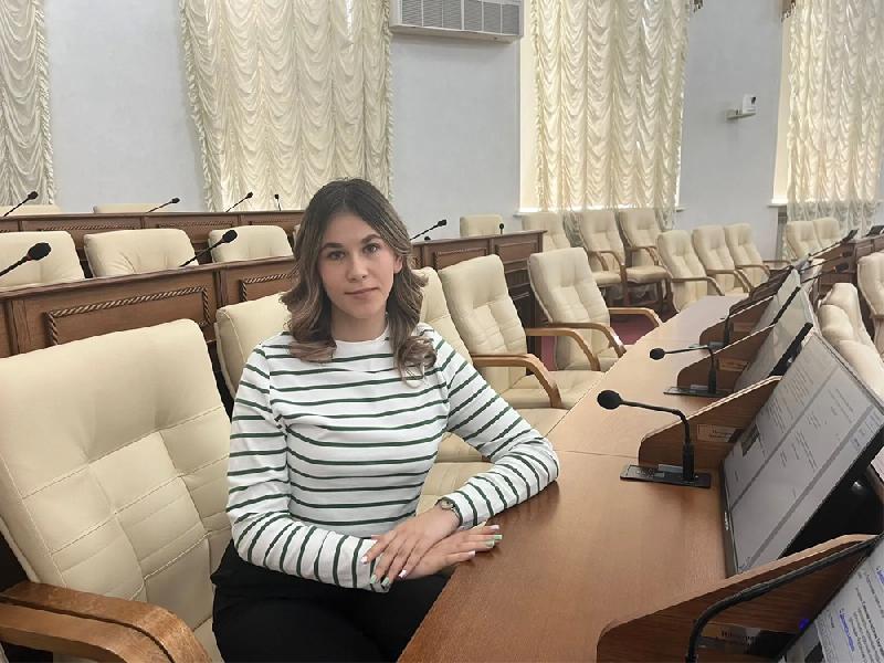 Молодой парламентарий Хабарского района приняла участие в работе сессии краевого Молодёжного парламента