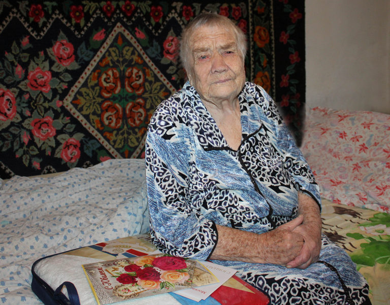 Хабарская пенсионерка встретила своё 90-летие