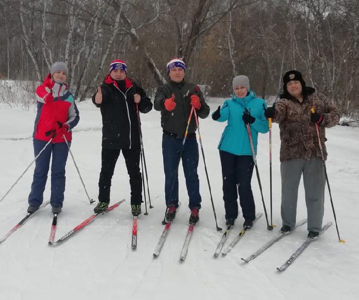 Сотрудники администрации Хабарского района посвятили лыжный забег сотрудникам ФСКН России 
