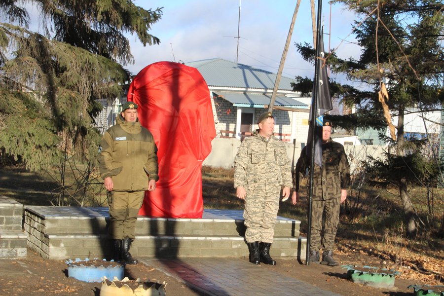 В Хабарах состоялось открытие памятника военным разведчикам