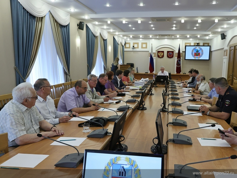 В Правительстве Алтайского края состоялось заседание комиссии по наградам