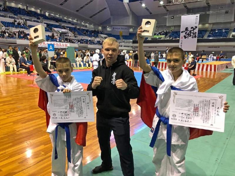 Юные каратисты братья Богдановы из Хабарского района завоевали «золото» на чемпионате мира по каратэ Киокушинкай в Японии