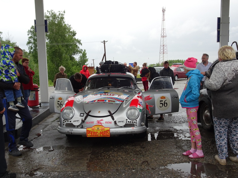 Ретроавтомобили-участники международного ралли «Пекин–Париж-2019» в Хабарском районе