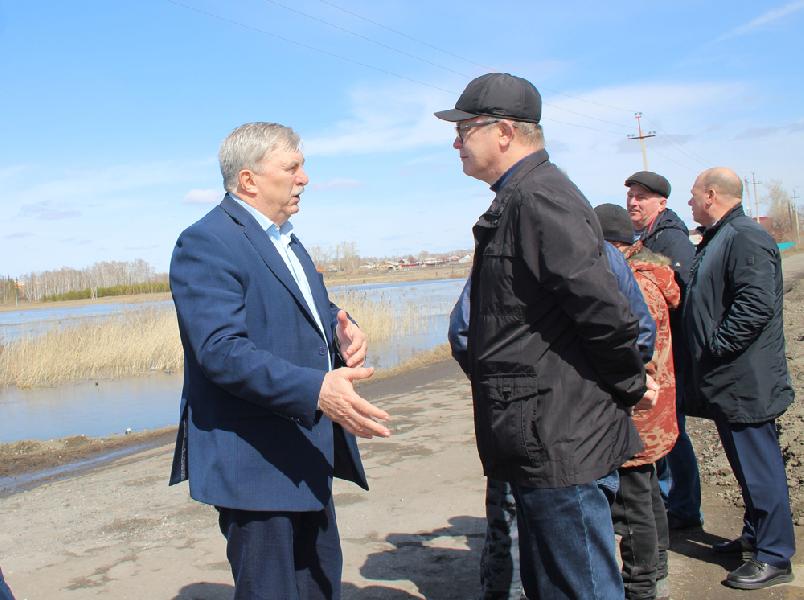 Вице-губернатор побывал в Хабарском районе, чтобы оценить последствия паводка
